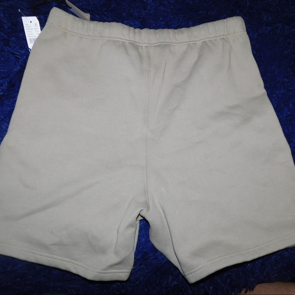 Essentials shorts - Picture 4 of 4